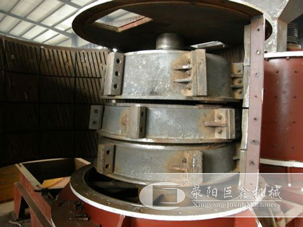 立軸河卵石制砂機內部結構